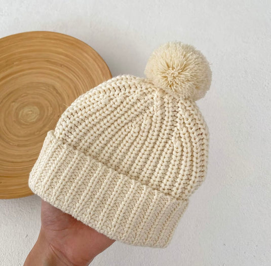 Bonnet bébé ivoire avec pompon en coton doux – Kali - Boutique Kaki Lilas