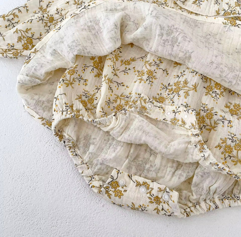 Load image into Gallery viewer, Barboteuse bébé fille à fleurs jaunes – 3 à 6 mois – Confort coton été - Boutique Kaki Lilas
