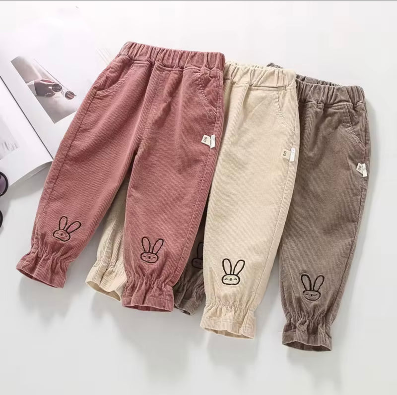 Load image into Gallery viewer, Pantalon pour filles en velours côtelé motif lapin – Kali - Boutique Kaki Lilas
