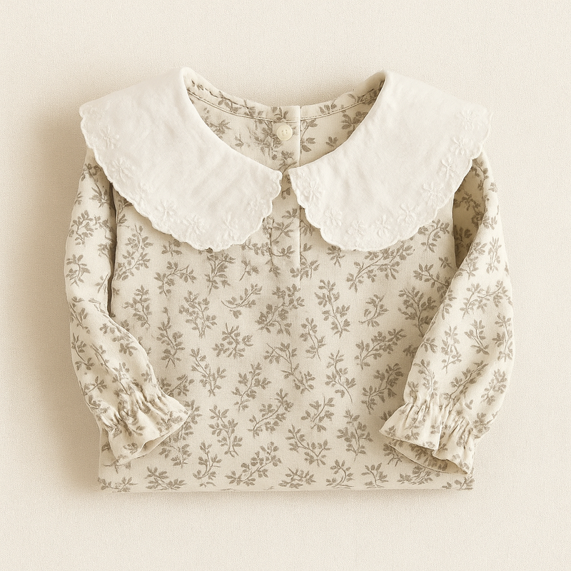 Chargez l&#39;image dans la visionneuse de la galerie, Robe bébé fille à fleurs beiges et bleues – Modèle Kali en coton doux - Boutique Kaki Lilas
